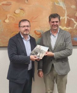 L’Obra Cultural Balear presenta al Govern la seva proposta de 50 mesures per a la sostenibilitat lingüística i cultural