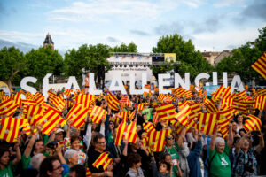 MILERS I MILERS DE PERSONES OMPLEN A VESSAR LA PLAÇA NOVA DE SANTA MARIA PER DIR SÍ A LA LLENGUA