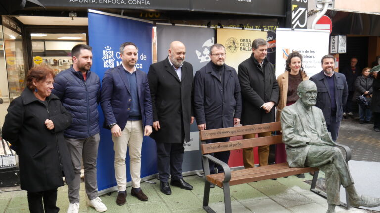 L’OCB inaugura l’escultura commemorativa de Josep Maria Llompart