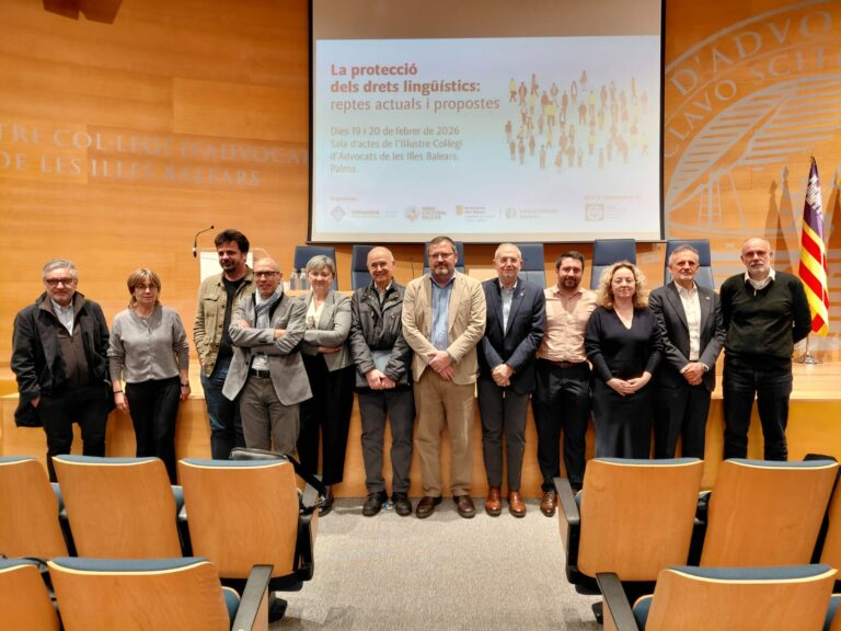 Centenars de professionals debaten a Palma sobre la protecció de drets lingüístics