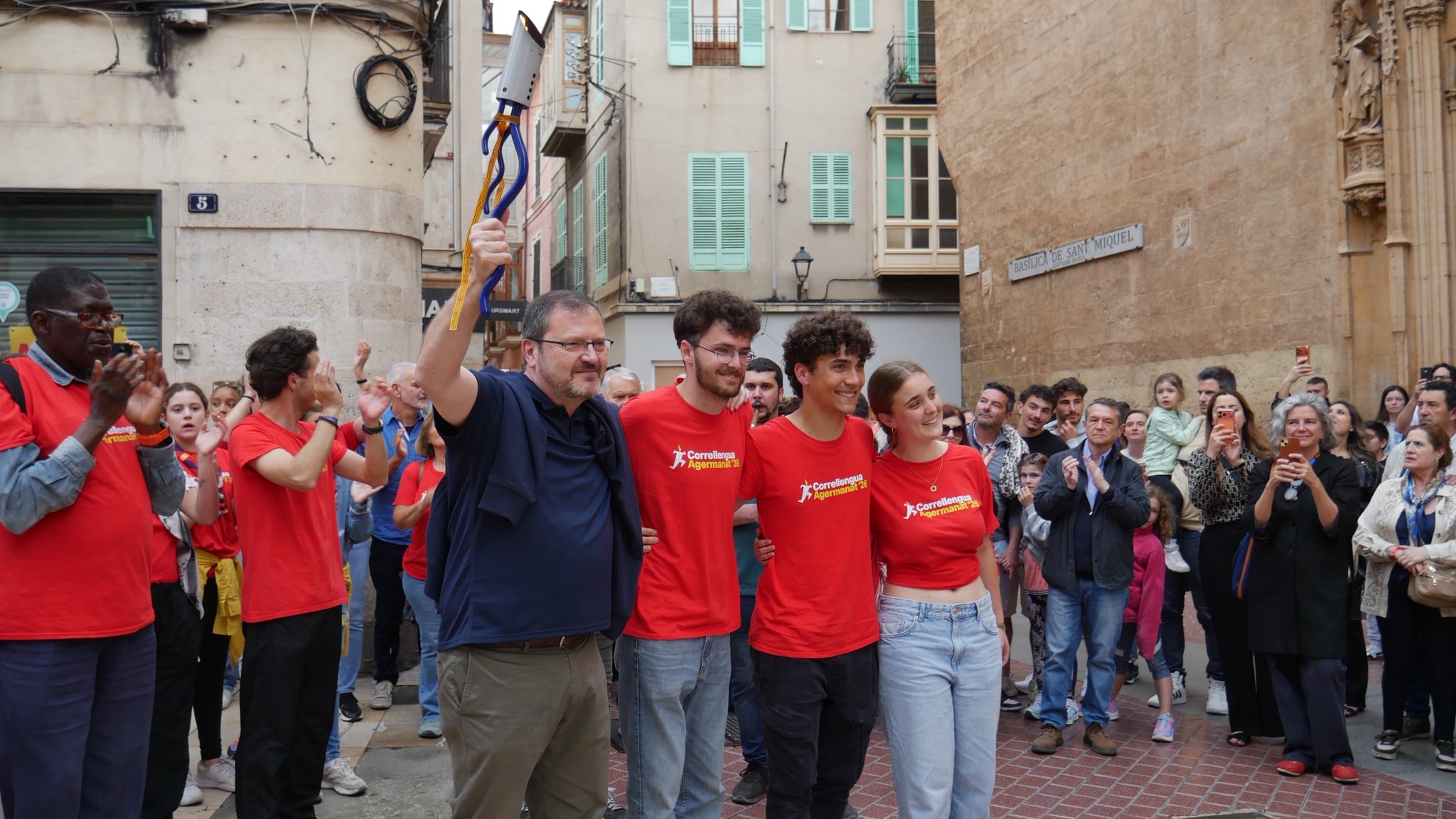 La rebuda del Correllengua Agermanat a Palma omple la plaça d’Espanya