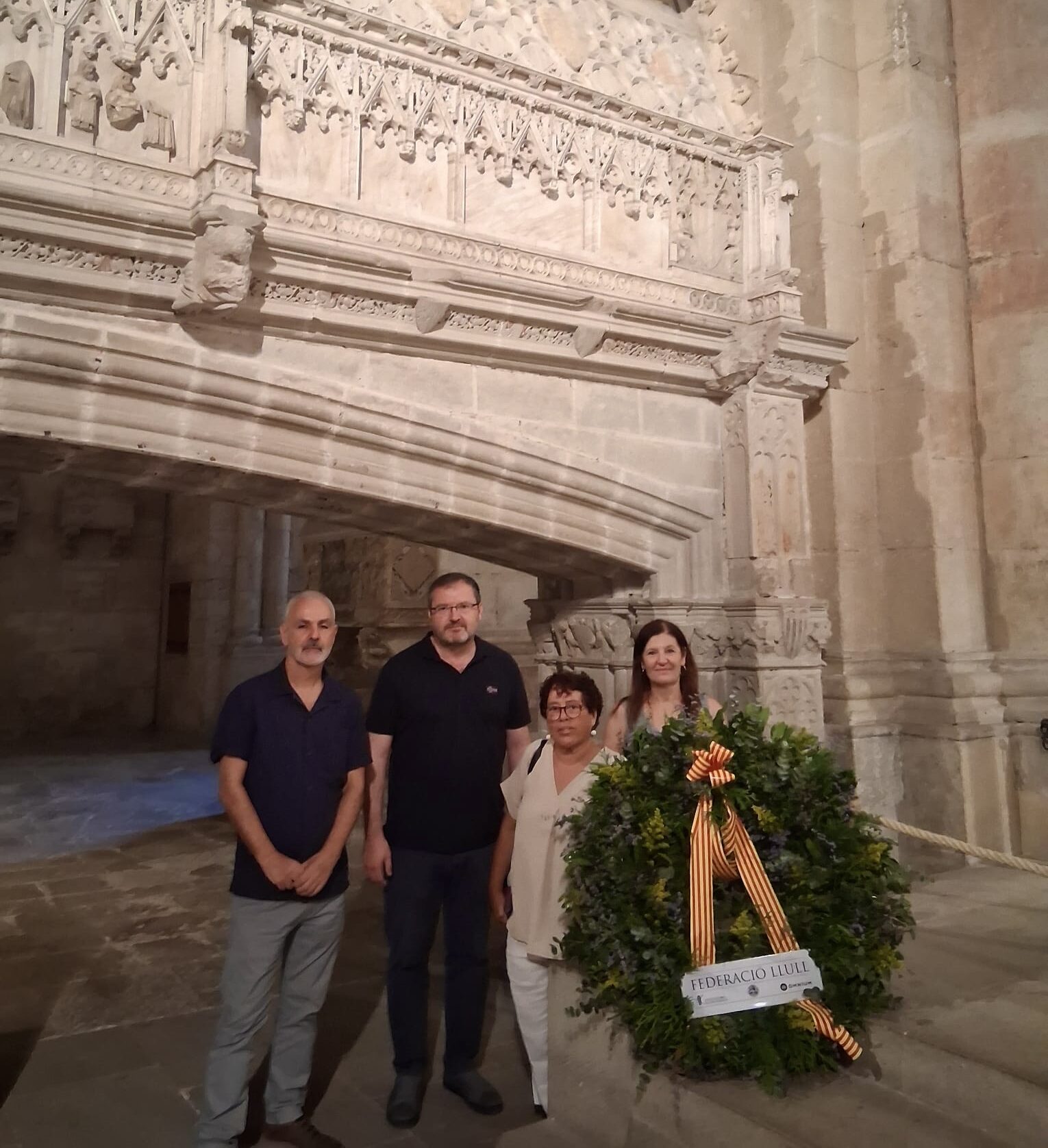 L’Obra Cultural Balear ret homenatge al rei Jaume I en el 750è aniversari de la seva mort al monestir de Poblet